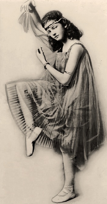 Young Myrna Williams Loy